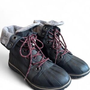 Sorel Black Women’s Winter Boots with Red Laces